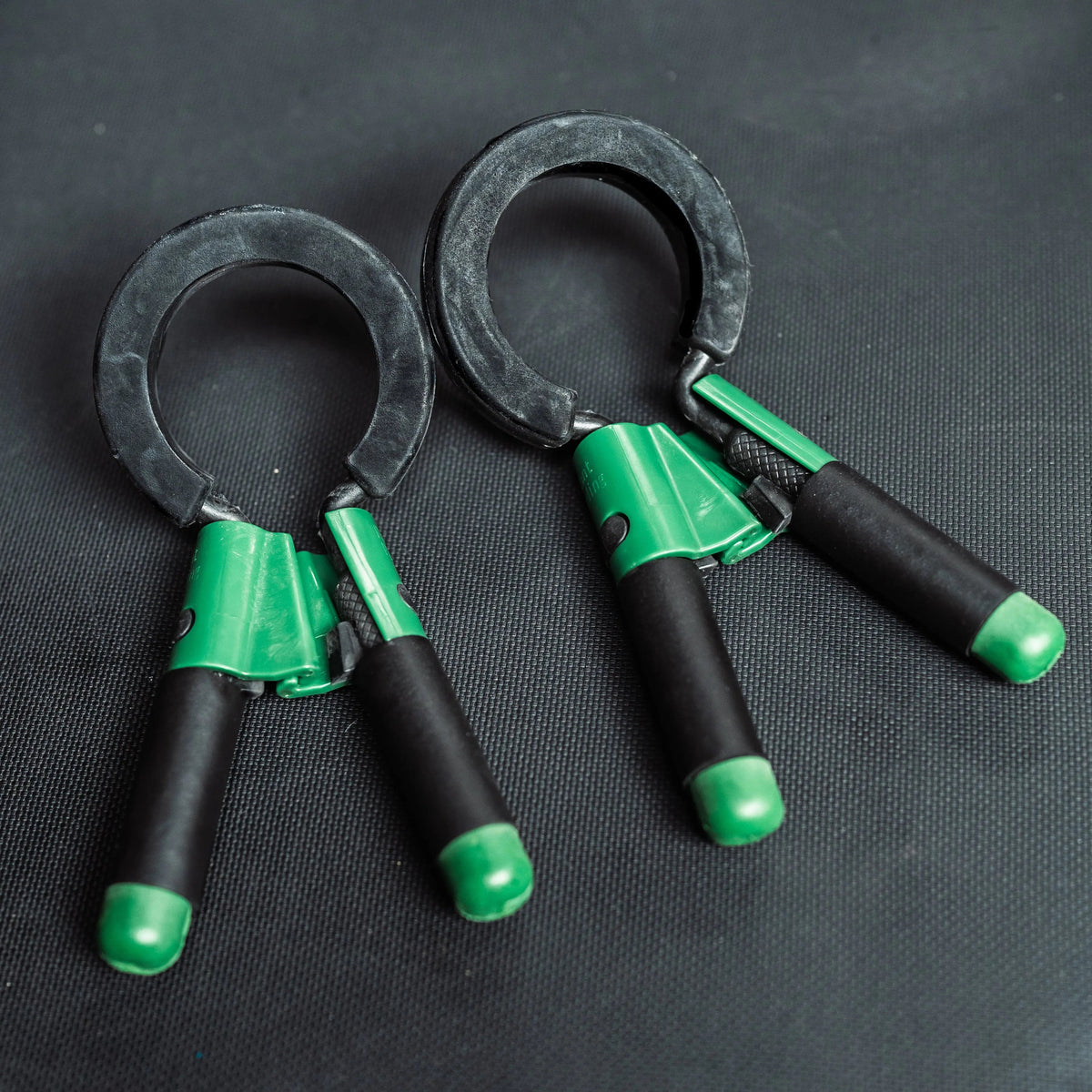 Cinch Clips: Rubber Gripped Barbell Collars Fringe Sport